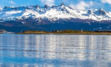 Navigation in the Beagle Channel with minitrekking USHUAIA